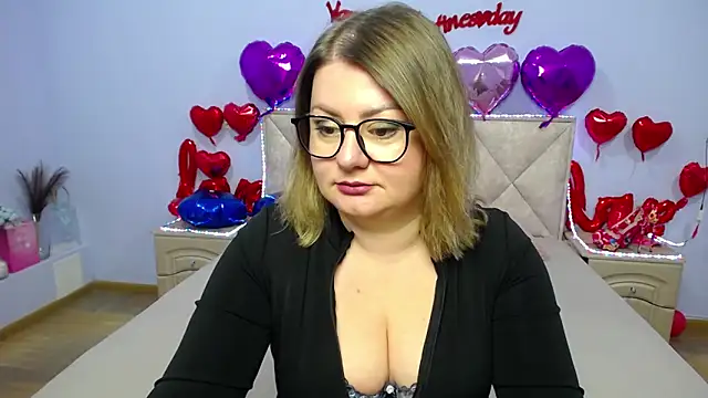 Snapshot of ZannaDreil chatting on February 17, 2025, 6:48 pm ZannaDreil online show from February 17, 2025, 6:48 pm