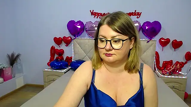 Snapshot of ZannaDreil chatting on February 17, 2025, 10:58 pm ZannaDreil online show from February 17, 2025, 10:58 pm