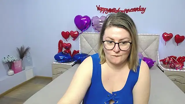 Snapshot of ZannaDreil chatting on February 19, 2025, 5:49 am ZannaDreil online show from February 19, 2025, 5:49 am