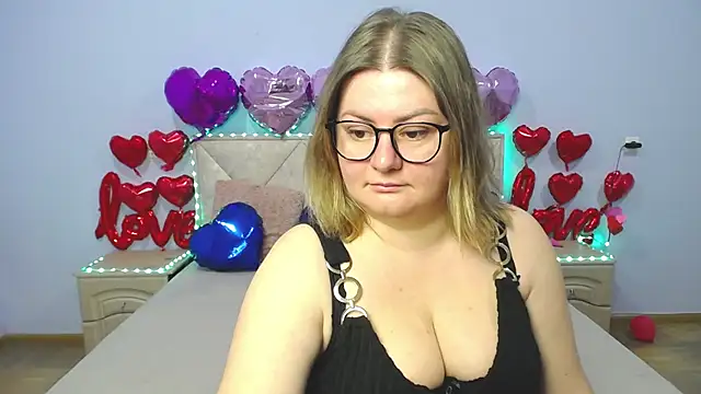 Snapshot of ZannaDreil chatting on February 22, 2025, 7:03 pm ZannaDreil online show from February 22, 2025, 7:03 pm