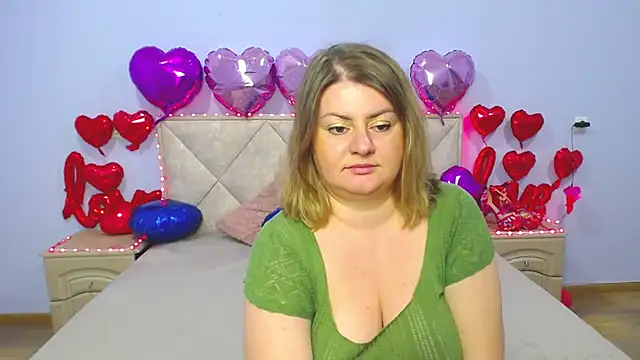 Snapshot of ZannaDreil chatting on February 24, 2025, 10:03 pm ZannaDreil online show from February 24, 2025, 10:03 pm