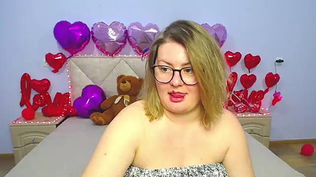 Snapshot of ZannaDreil chatting on February 28, 2025, 2:20 am ZannaDreil online show from February 28, 2025, 2:20 am
