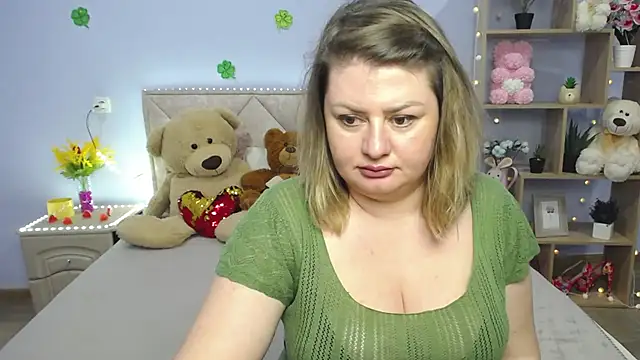 Snapshot of ZannaDreil chatting on March 14, 2025, 1:24 pm ZannaDreil online show from March 14, 2025, 1:24 pm