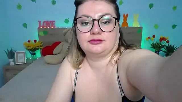 Snapshot of ZannaDreil chatting on March 16, 2025, 4:09 am ZannaDreil online show from March 16, 2025, 4:09 am