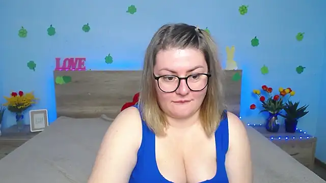 Snapshot of ZannaDreil chatting on March 22, 2025, 10:15 pm ZannaDreil online show from March 22, 2025, 10:15 pm