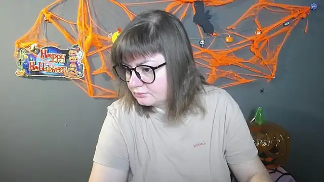 Snapshot of ZannaDreil chatting on October 13, 2025, 5:57 pm ZannaDreil online show from October 13, 2025, 5:57 pm