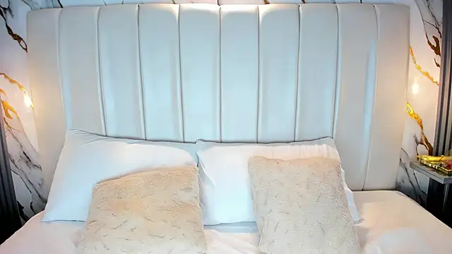 AvyMilton online show from October 16, 2025, 11:44 am