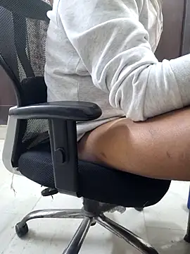 Snapshot of divyansh_hyderabadi chatting on December 15, 2025, 5:06 pm divyansh hyderabadi online show from December 15, 2025, 5:06 pm