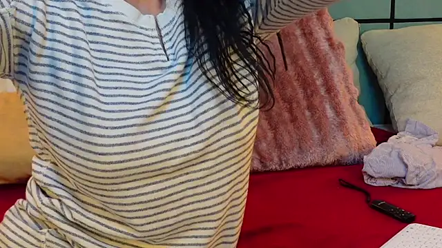 Snapshot of SarraRose chatting on February 9, 2025, 7:41 pm SarraRose online show from February 9, 2025, 7:41 pm
