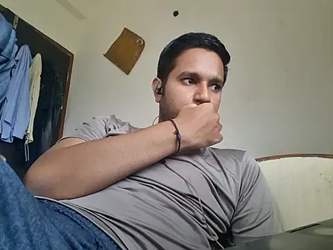 Snapshot of Jonrobinso chatting on October 13, 2025, 5:51 am Jonrobinso online show from October 13, 2025, 5:51 am