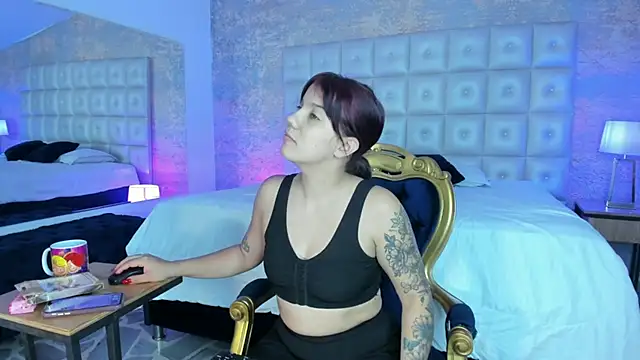 Snapshot of MelaniieRoux chatting on September 19, 2025, 11:44 am MelaniieRoux online show from September 19, 2025, 11:44 am