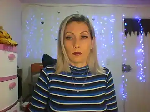 Snapshot of alixia81 chatting on February 12, 2025, 10:37 pm alixia81 online show from February 12, 2025, 10:37 pm