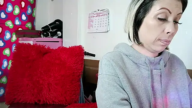 Snapshot of alixia81 chatting on November 8, 2025, 7:45 pm alixia81 online show from November 8, 2025, 7:45 pm