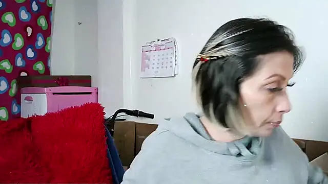 Snapshot of alixia81 chatting on November 21, 2025, 8:51 pm alixia81 online show from November 21, 2025, 8:51 pm