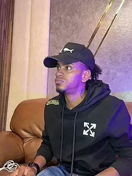 AaronCruz  online show from March 12, 2025, 7:38 pm