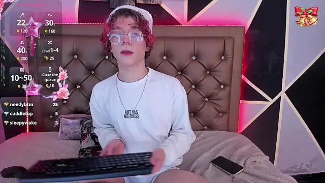 Snapshot of Max_lover1 chatting on December 24, 2024, 10:17 pm Max lover1 online show from December 24, 2024, 10:17 pm