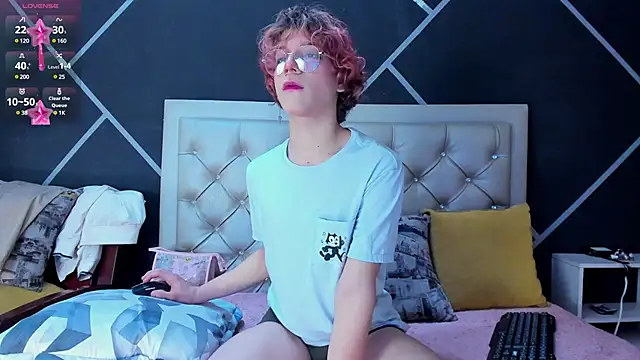 Snapshot of Max_lover1 chatting on January 6, 2025, 3:51 pm Max lover1 online show from January 6, 2025, 3:51 pm