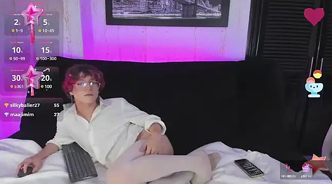 Snapshot of Max_lover1 chatting on February 14, 2025, 7:54 pm Max lover1 online show from February 14, 2025, 7:54 pm