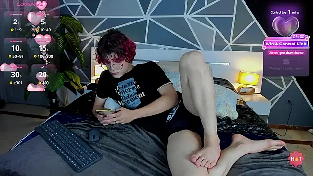 Snapshot of Max_lover1 chatting on March 14, 2025, 10:49 pm Max lover1 online show from March 14, 2025, 10:49 pm