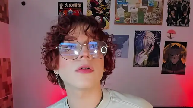 Snapshot of Max_lover1 chatting on October 1, 2025, 2:17 am Max lover1 online show from October 1, 2025, 2:17 am