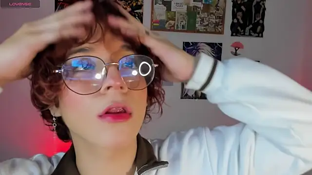 Snapshot of Max_lover1 chatting on October 21, 2025, 2:12 am Max lover1 online show from October 21, 2025, 2:12 am