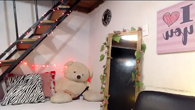 luna sky83 online show from January 8, 2025, 5:37 am