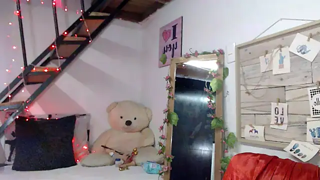 luna sky83 online show from October 24, 2025, 5:48 am