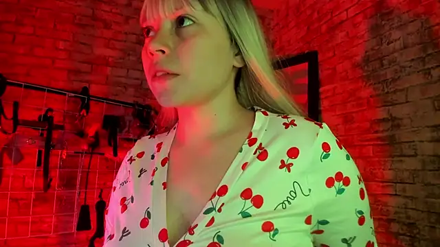 Snapshot of Cherry_xoxx chatting on October 24, 2025, 11:39 am Cherry xoxx online show from October 24, 2025, 11:39 am