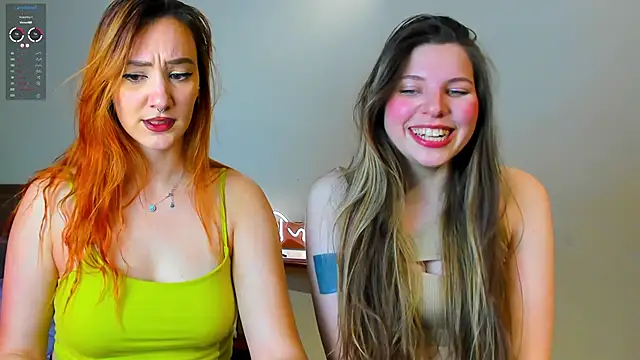 Snapshot of Annie_aww chatting on December 12, 2024, 10:20 pm Annie aww online show from December 12, 2024, 10:20 pm