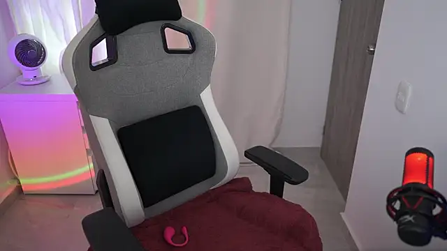 Snapshot of anyacutex chatting on December 4, 2025, 8:39 pm anyacutex online show from December 4, 2025, 8:39 pm