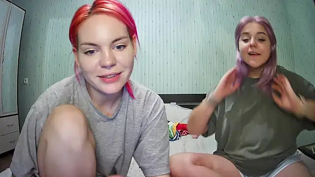 Snapshot of ChrisGirls chatting on December 18, 2024, 2:17 pm ChrisGirls online show from December 18, 2024, 2:17 pm
