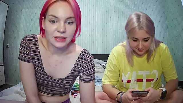 Snapshot of ChrisGirls chatting on December 24, 2024, 12:44 pm ChrisGirls online show from December 24, 2024, 12:44 pm