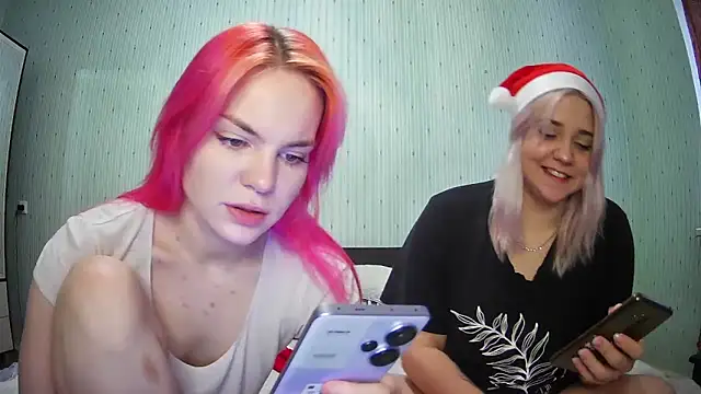 Snapshot of ChrisGirls chatting on December 29, 2024, 10:34 am ChrisGirls online show from December 29, 2024, 10:34 am