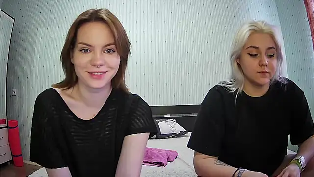 Snapshot of ChrisGirls chatting on February 18, 2025, 10:27 am ChrisGirls online show from February 18, 2025, 10:27 am