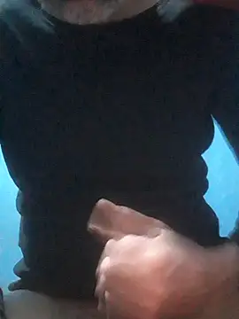 hugosafado333 online show from November 4, 2025, 4:55 am