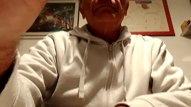 Snapshot of 4n4l1zz4m1 chatting on December 14, 2025, 4:01 pm 4n4l1zz4m1 online show from December 14, 2025, 4:01 pm