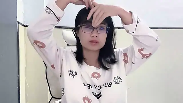 Snapshot of Honey-cici chatting on December 6, 2024, 8:15 am Honey-cici online show from December 6, 2024, 8:15 am