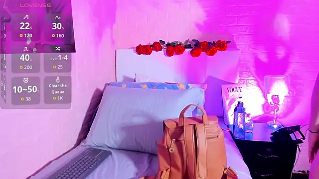 LYAA COLLINS  online show from November 27, 2025, 11:34 am