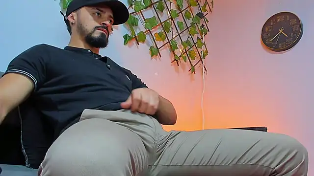 MAXIMUS MASTE3 online show from November 17, 2025, 9:42 pm