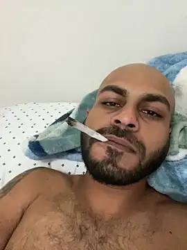 Snapshot of islandvybee55 chatting on December 9, 2024, 6:45 am islandvybee55 online show from December 9, 2024, 6:45 am