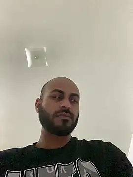 Snapshot of islandvybee55 chatting on December 29, 2024, 1:34 am islandvybee55 online show from December 29, 2024, 1:34 am