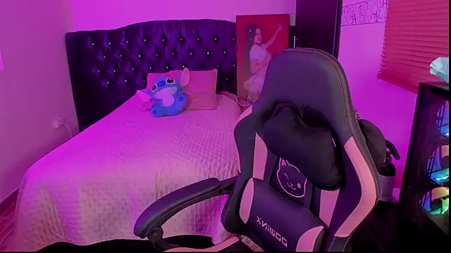 NahiaraEvans  online show from February 19, 2025, 12:14 am