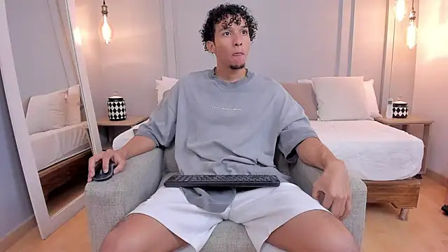 Snapshot of Dominick_star chatting on October 31, 2025, 4:02 am Dominick star online show from October 31, 2025, 4:02 am