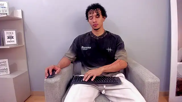 Snapshot of Dominick_star chatting on November 28, 2025, 4:04 am Dominick star online show from November 28, 2025, 4:04 am