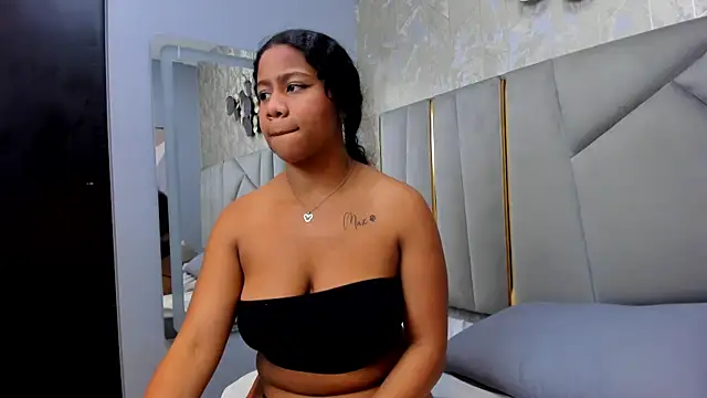 Snapshot of Sofi_Fox_ chatting on January 28, 2025, 6:07 pm Sofi Fox online show from January 28, 2025, 6:07 pm