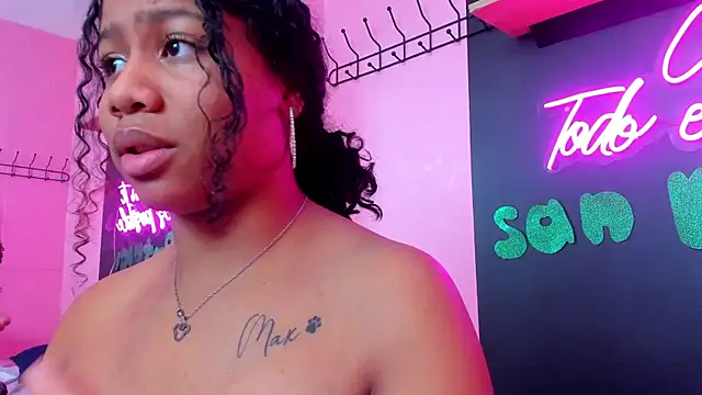 Snapshot of Sofi_Fox_ chatting on March 16, 2025, 6:01 pm Sofi Fox online show from March 16, 2025, 6:01 pm