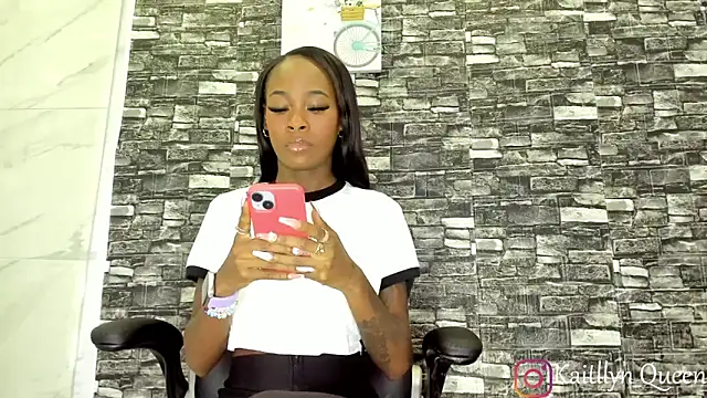 Snapshot of Kaitllyn_Queen chatting on March 11, 2025, 12:22 am Kaitllyn Queen online show from March 11, 2025, 12:22 am