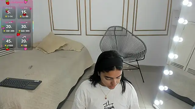 Snapshot of natalia_aguirre1 chatting on September 21, 2025, 12:18 pm natalia aguirre1 online show from September 21, 2025, 12:18 pm