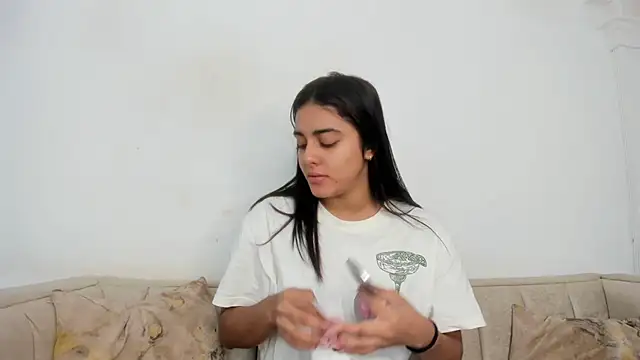 Snapshot of natalia_aguirre1 chatting on October 29, 2025, 12:18 pm natalia aguirre1 online show from October 29, 2025, 12:18 pm