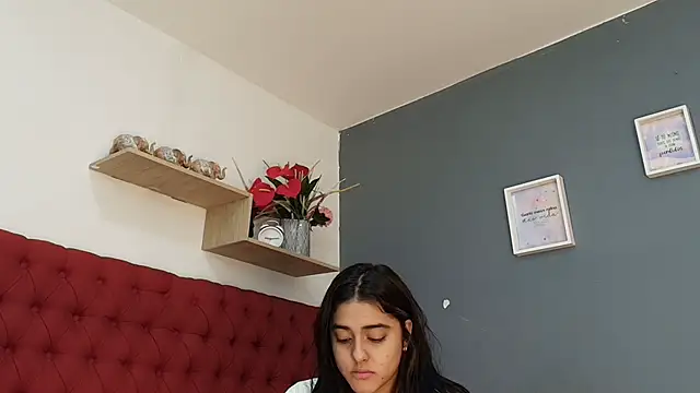 Snapshot of natalia_aguirre1 chatting on November 30, 2025, 12:20 pm natalia aguirre1 online show from November 30, 2025, 12:20 pm